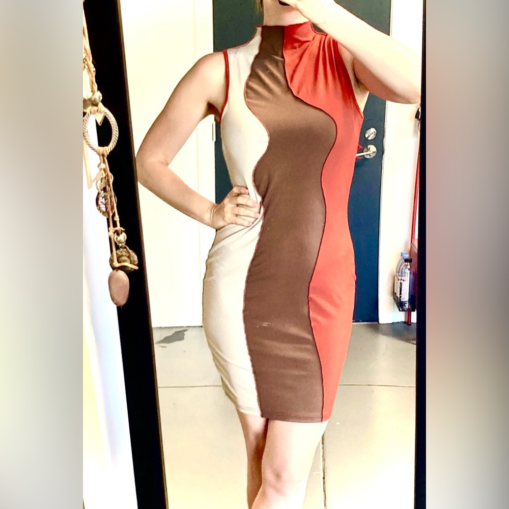 Wavy Colorblock Body Dress